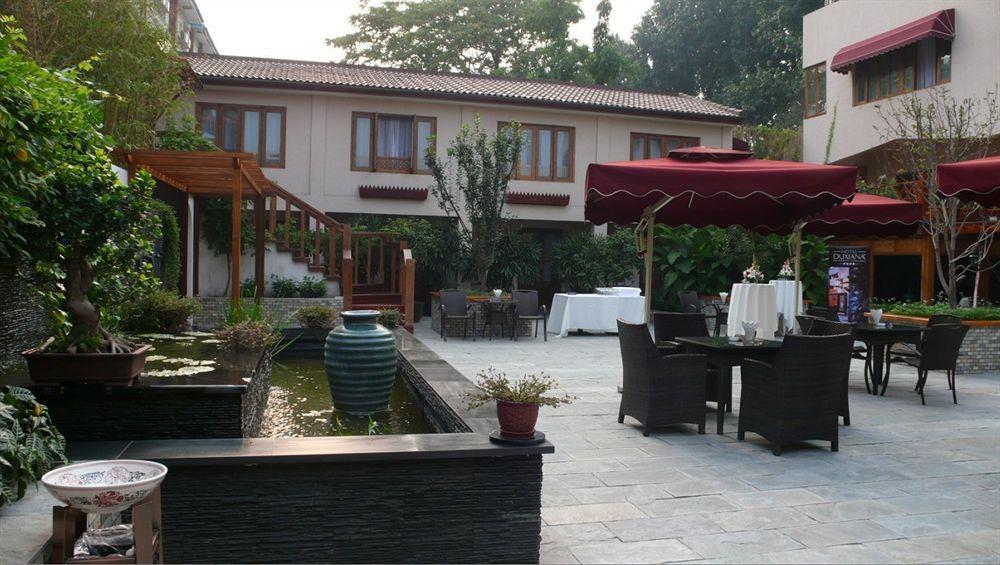 Beijing Red Wall Garden Hotel Wangfujing Exterior photo