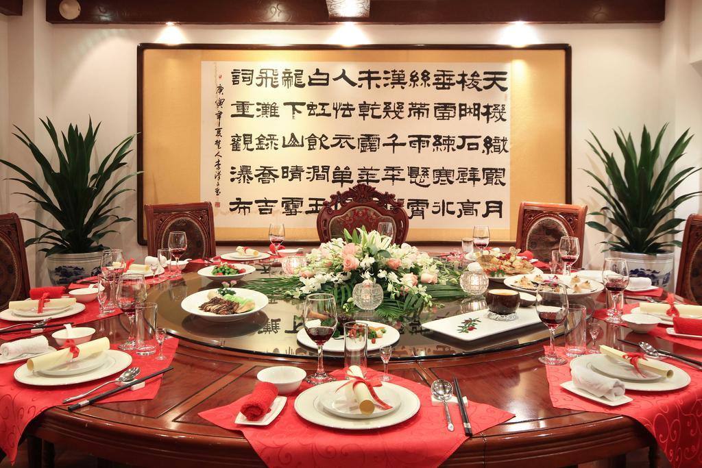 Beijing Red Wall Garden Hotel Wangfujing Exterior photo