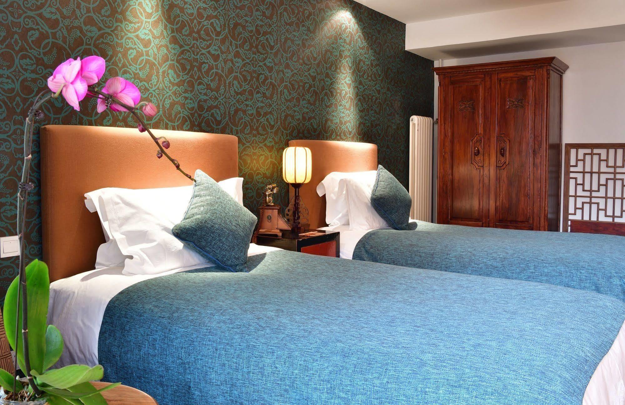 Beijing Red Wall Garden Hotel Wangfujing Exterior photo