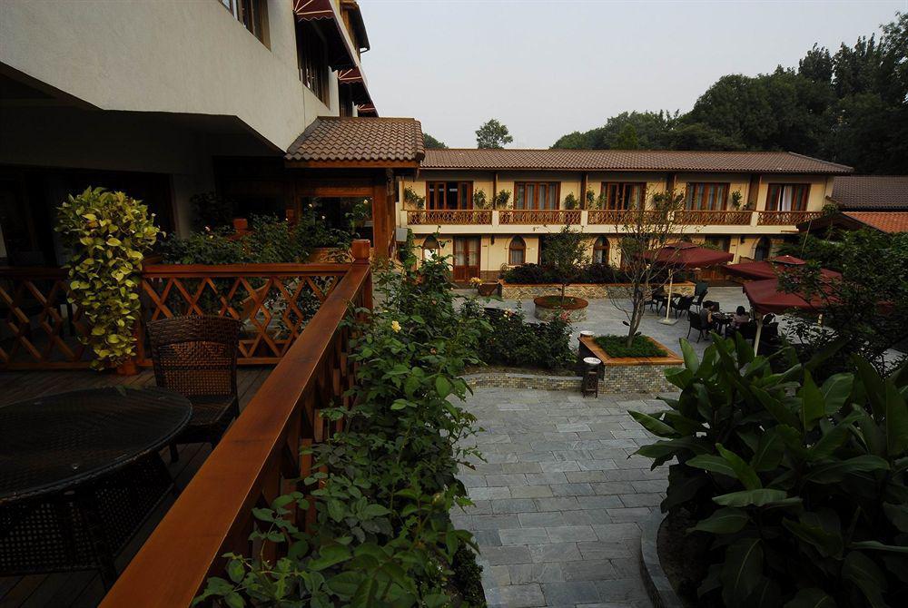 Beijing Red Wall Garden Hotel Wangfujing Exterior photo